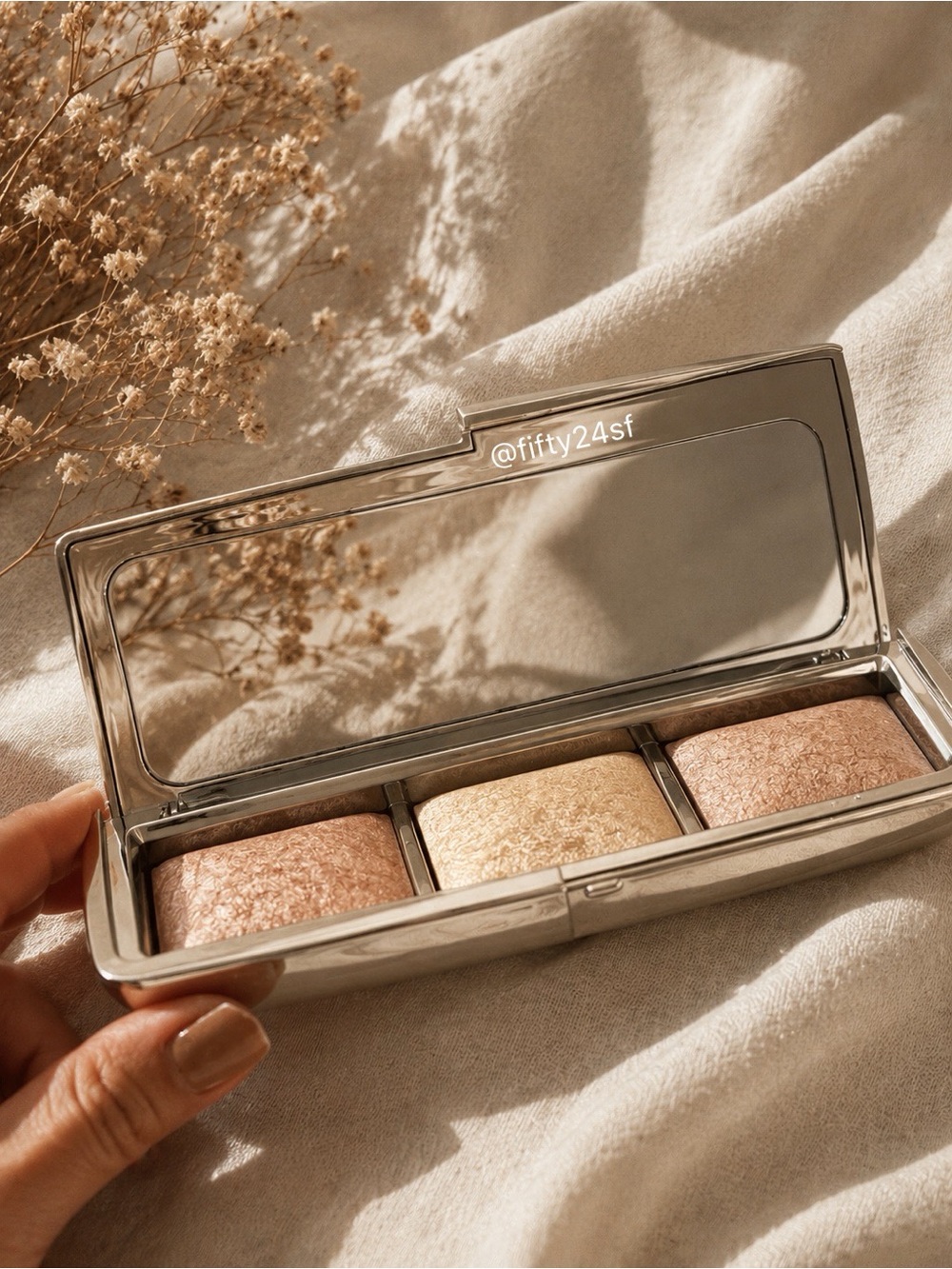 Hourglass Ambient Metallic Strobe Lighting Palette - Picture 5 of 7